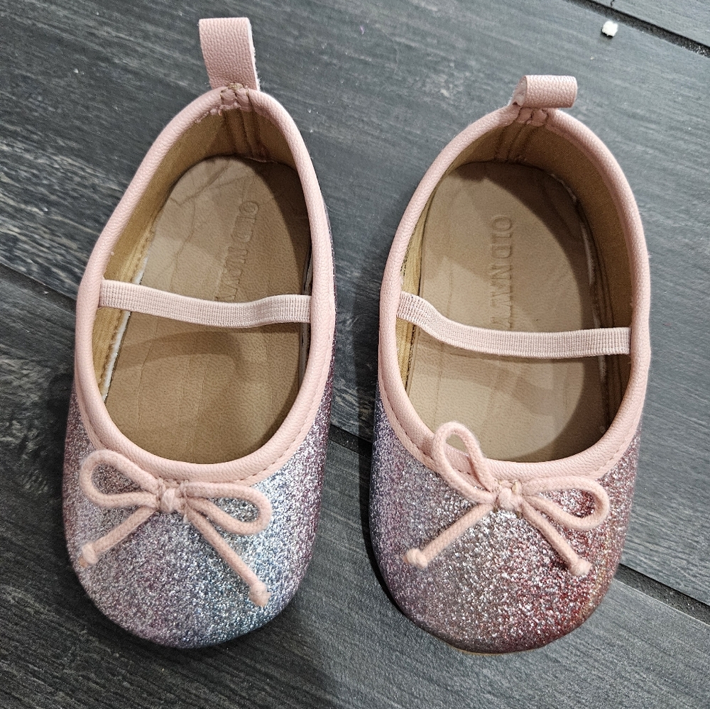 Old Navy pink sparkle flats size 12-18 months